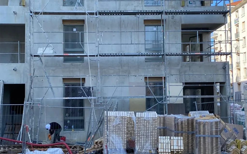 location échafaudage pour chantier immeuble lyon rhone