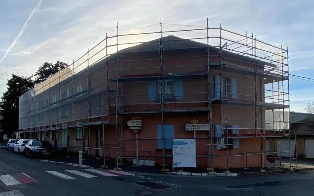 location échafaudage pour rénovation façade lyon rhône